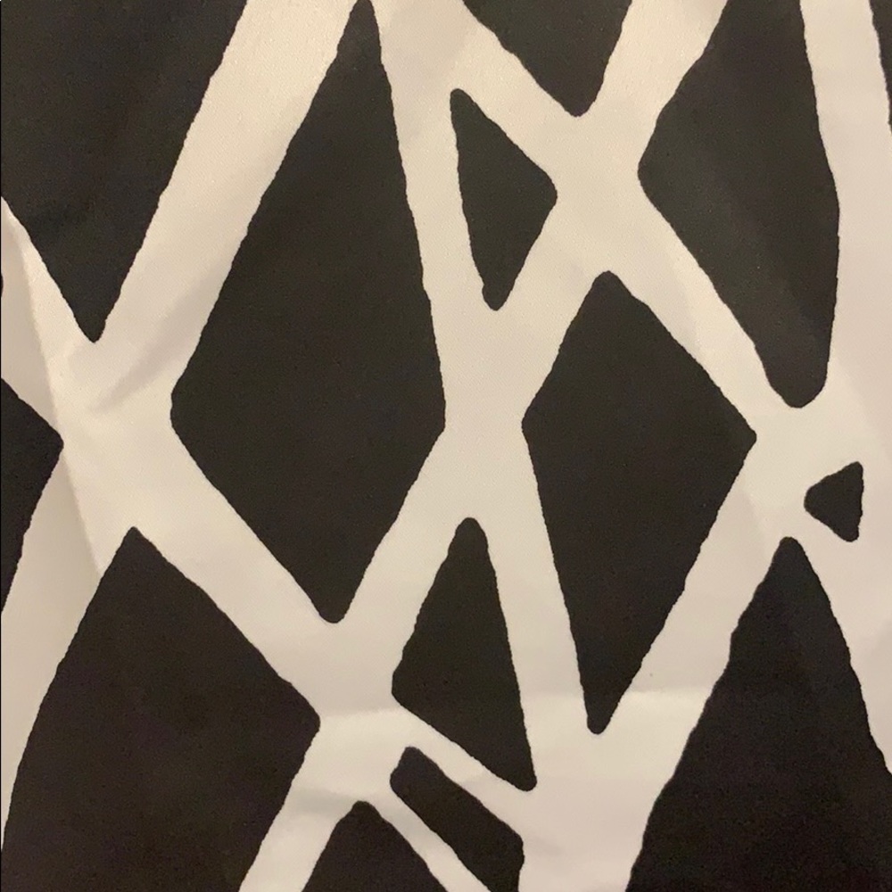 2/$15 LIZ CLAIBORNE black/white pattern blouse - Picture 4 of 4